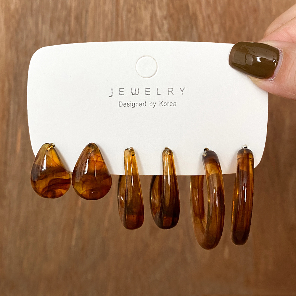A set of 3 pairs of cross-border acetic acid board earrings, featuring a new and stylish European and American creative style with a retro C-shaped letter design full figure