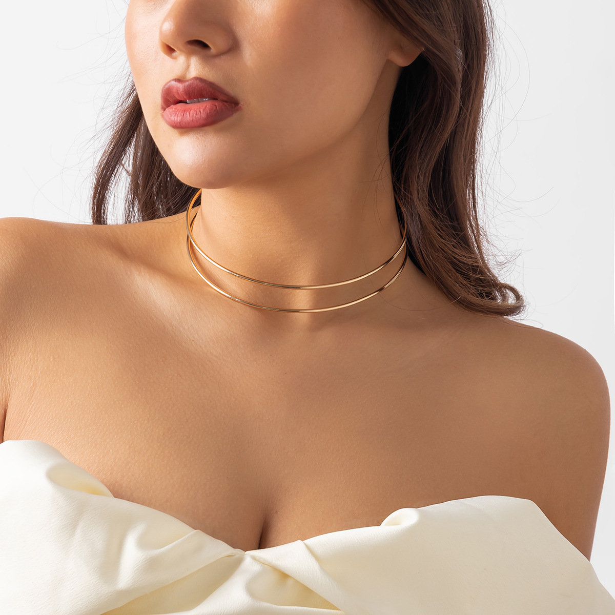 European and American cross-border accessories: Simple collarbone chain with open lines, geometric neck ring, metallic style, sweet and cool punk collar for women full figure