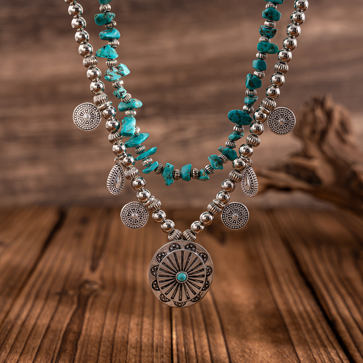 European and American cross-border jewelry, ethnic-style metal pattern round piece necklace, retro turquoise CCB beaded collarbone chain for women Application Scenario