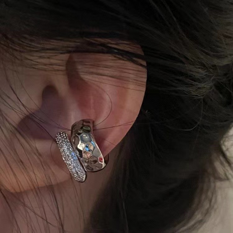 The exquisite and high-end metal double-layer ear bone clips without ear holes are the new light luxury and niche earrings of 2025 Application Scenario