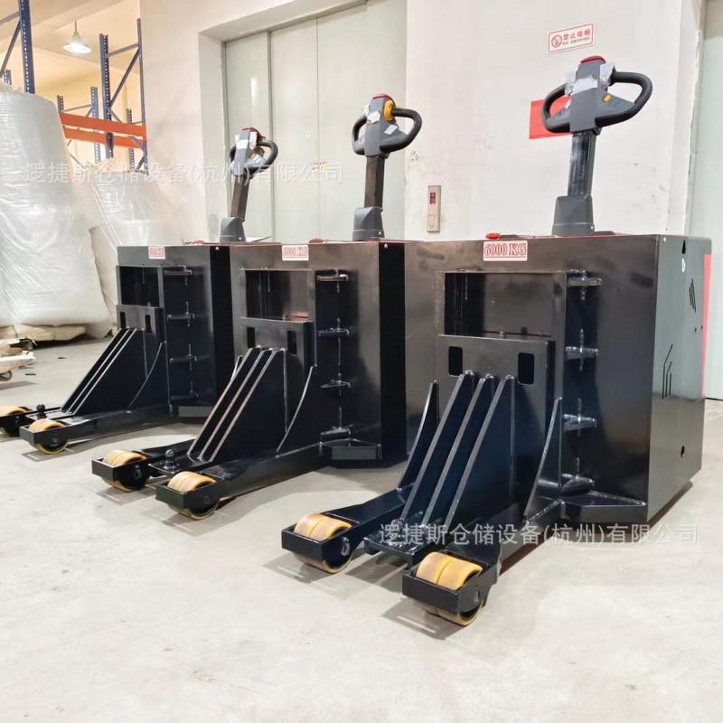 3-ton electric tractor, factory trailer head, airport handling vehicle, factory cargo towing, A-frame rear station trailer head Application Scenario