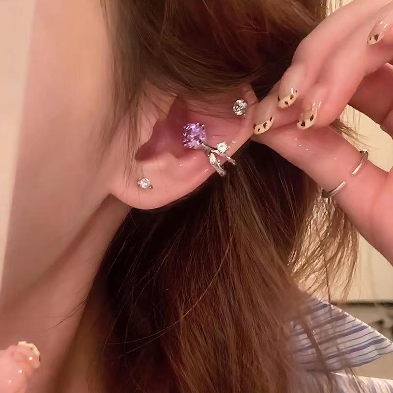 Small light bulb ear bone clips, no ear piercings, wearable zircon earrings, a high-end feminine touch, light luxury, and a hot girl's ear clip earrings accessory Application Scenario