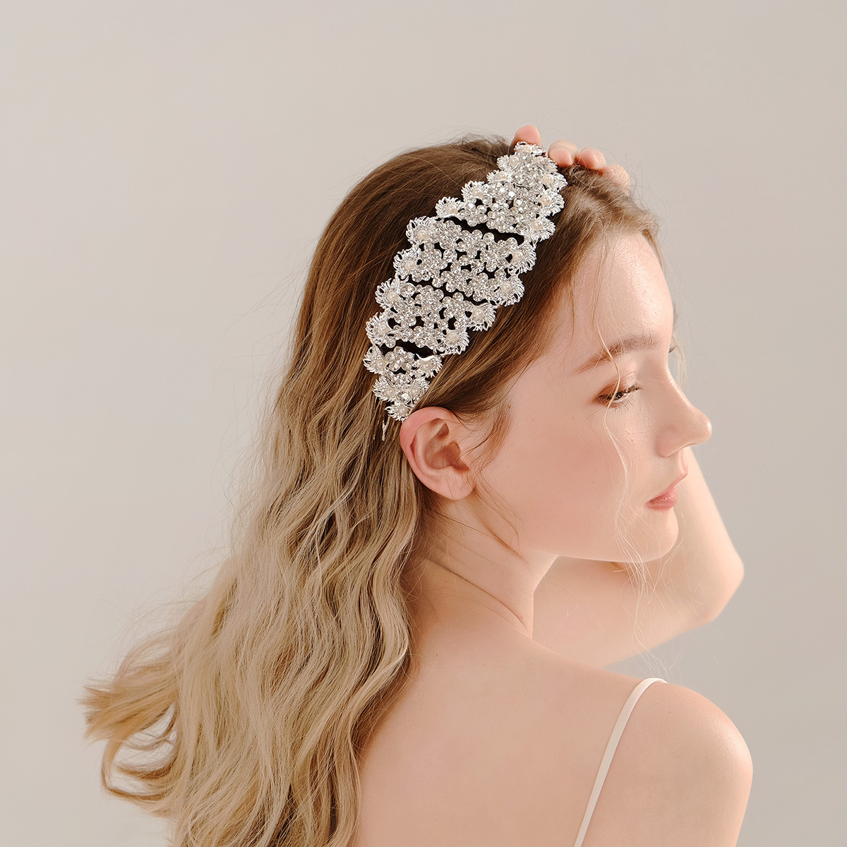 New European and American bridal accessories, water diamond comb, exaggerated wedding dress, headwear, high-end style, updo hairstyle, comb for women full figure