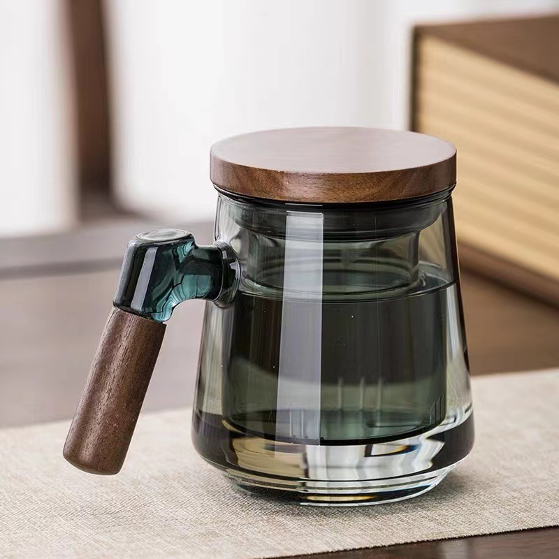Glass tea cups, high-temperature resistant water cups for separating tea and water, men's office personal Japanese household tea ceremony cups full figure