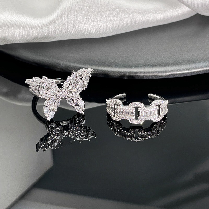 This exquisite, fully diamond-encrusted, popular butterfly opening ring for women exudes a sweet, cool, light luxury and high-end vibe. The layered ring is extremely ethereal and versatile Specification drawing