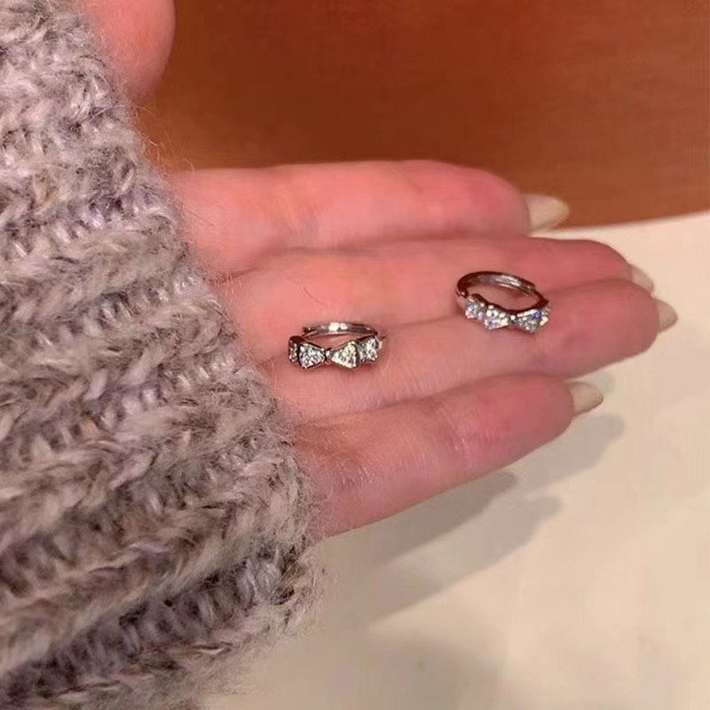 Light luxury, niche micro-diamond-encrusted bow ear buckles for women, trendy and versatile on Instagram, daily stud earrings, sweet and high-end earrings Application Scenario