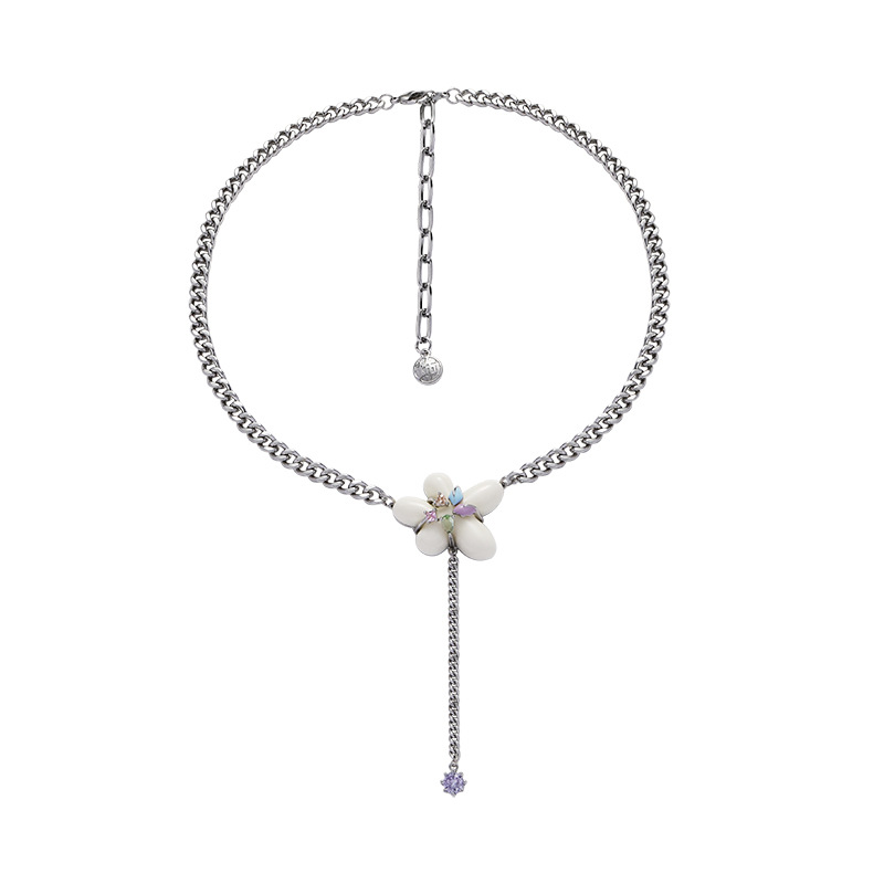 Original French cream resin flower necklace for women, light luxury and niche collarbone chain, elegant and versatile, sweet accessory wholesale Item Picture