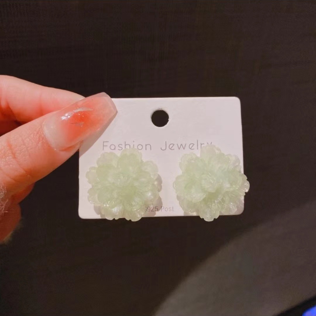 French retro, clear and transparent camellia stud earrings, tea-themed earrings, feminine elegance, high-end feel, floral, niche and sweet earrings full figure