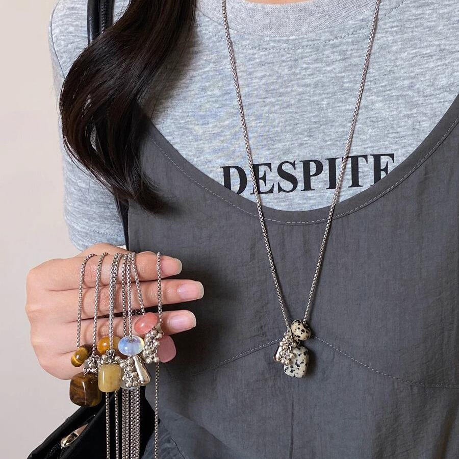 Korean niche fashion necklace blogger Tiger Eye Stone, Spotted Stone Stone, grape string pendant, high-end long sweater chain full figure