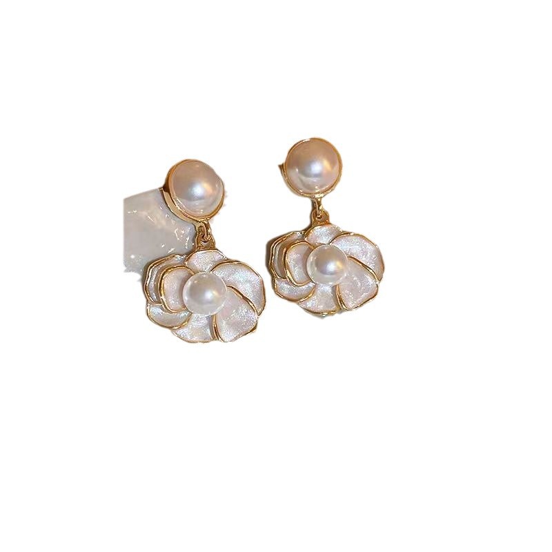 French-style oil-dripping pearl flower stud earrings, a niche design with a high-end feel, fashionable and elegant, retro and refined earrings Item Picture