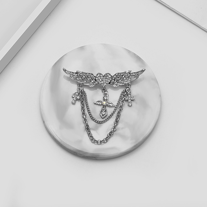 New cross-border accessories from Europe and America, creative heart-shaped wings, angel wings, cross tassel brooches, collar pins and brooches Application Scenario