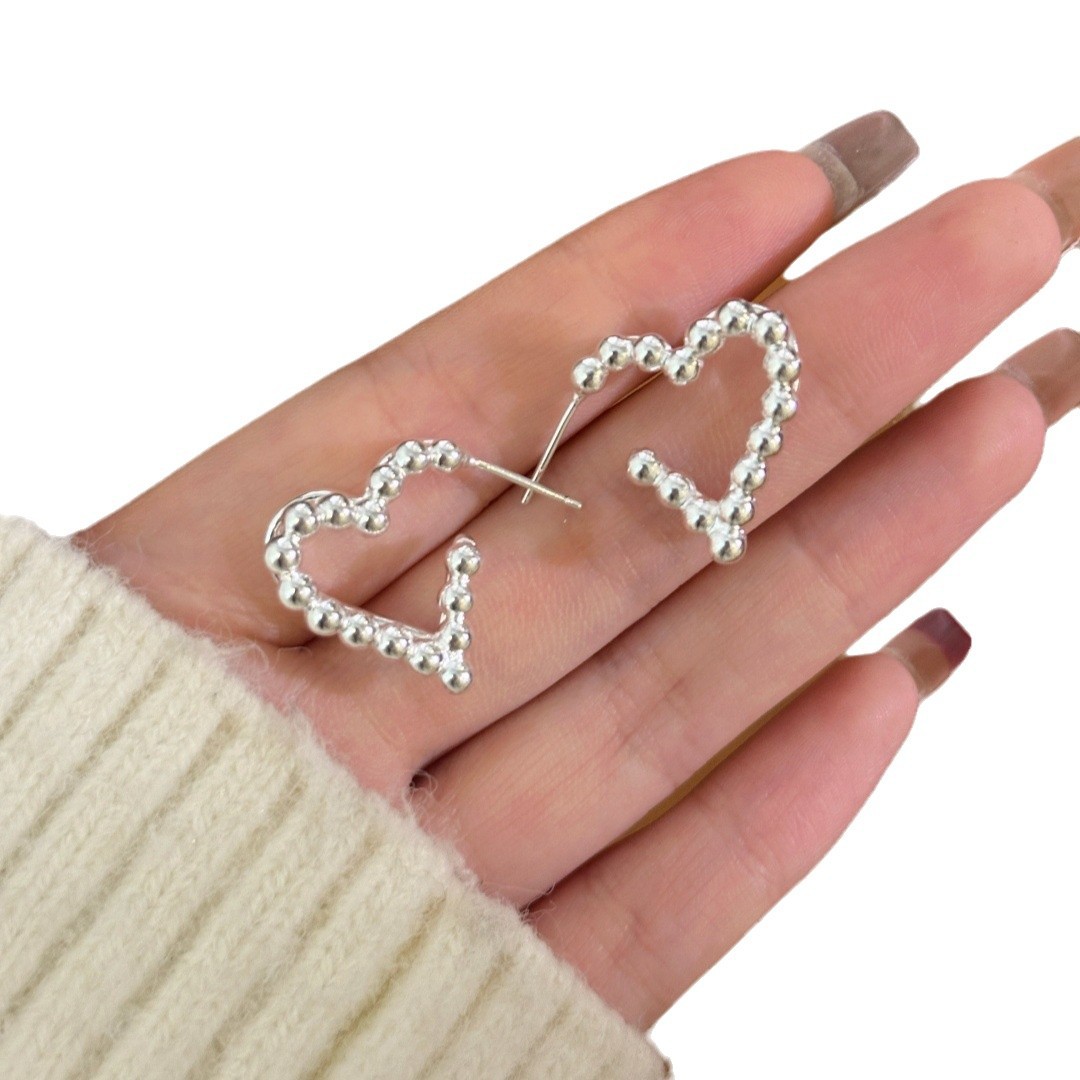 Double Heartbeats! Simple double-layer heart-shaped stud earrings for women on Instagram, with a unique and sophisticated style Item Picture