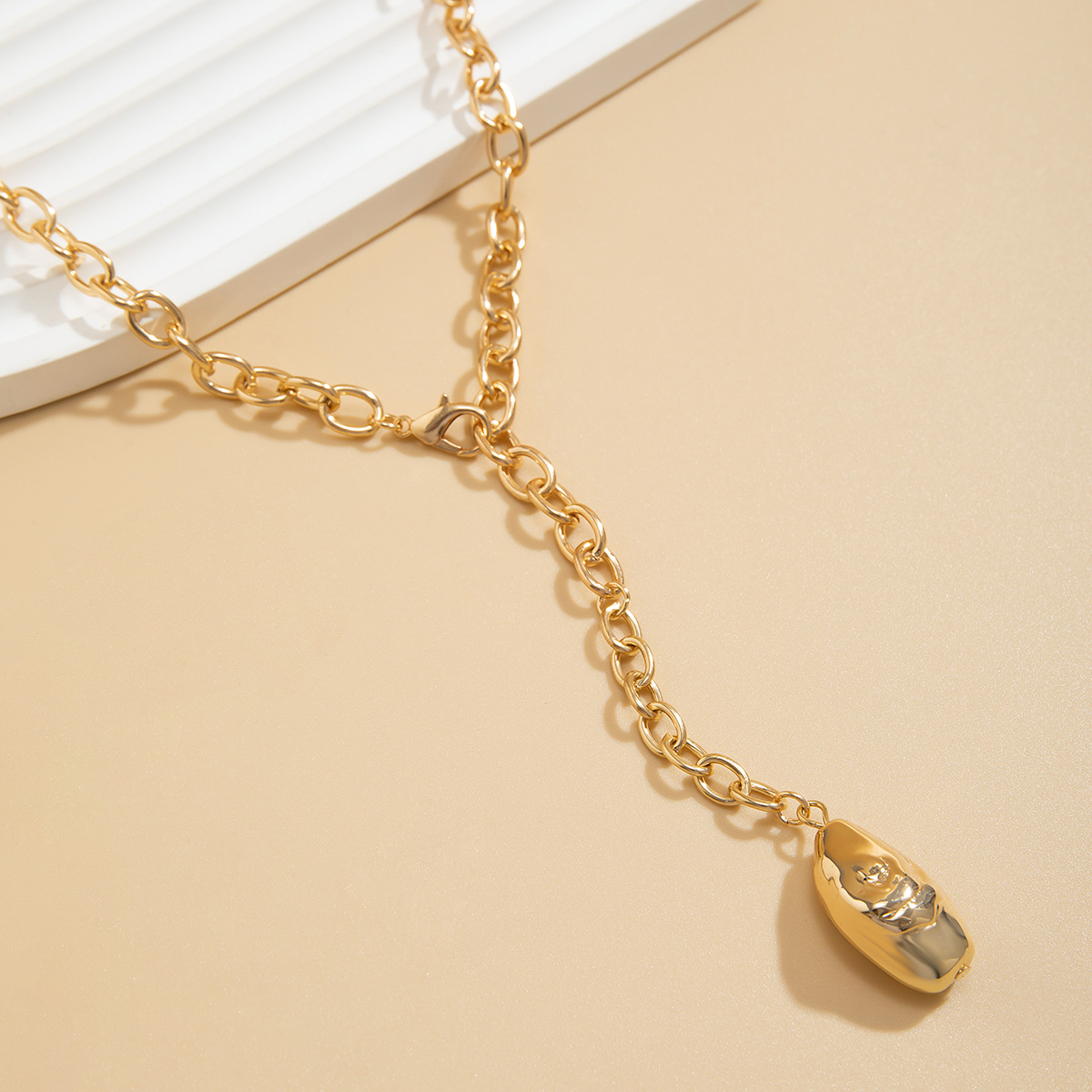 European and American cross-border accessories retro personality irregular gold bean pendant necklace necklace versatile fashion chain Application Scenario