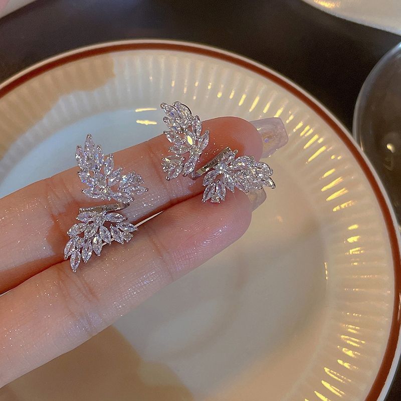 Trendy and dazzling ~ Light luxury Zircon butterfly Stud earrings for Women s925, a niche high-end design with a fashionable and unique style full figure