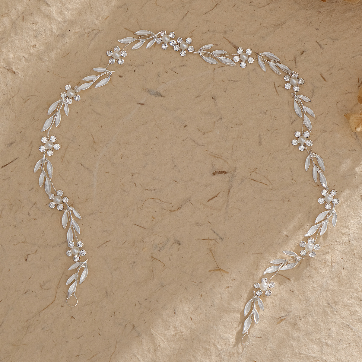 European and American fashionable wedding accessories, headbands, simple alloy leaf hair bands, hair bands, pearl water diamond bridal headwear, hair accessories Specification drawing