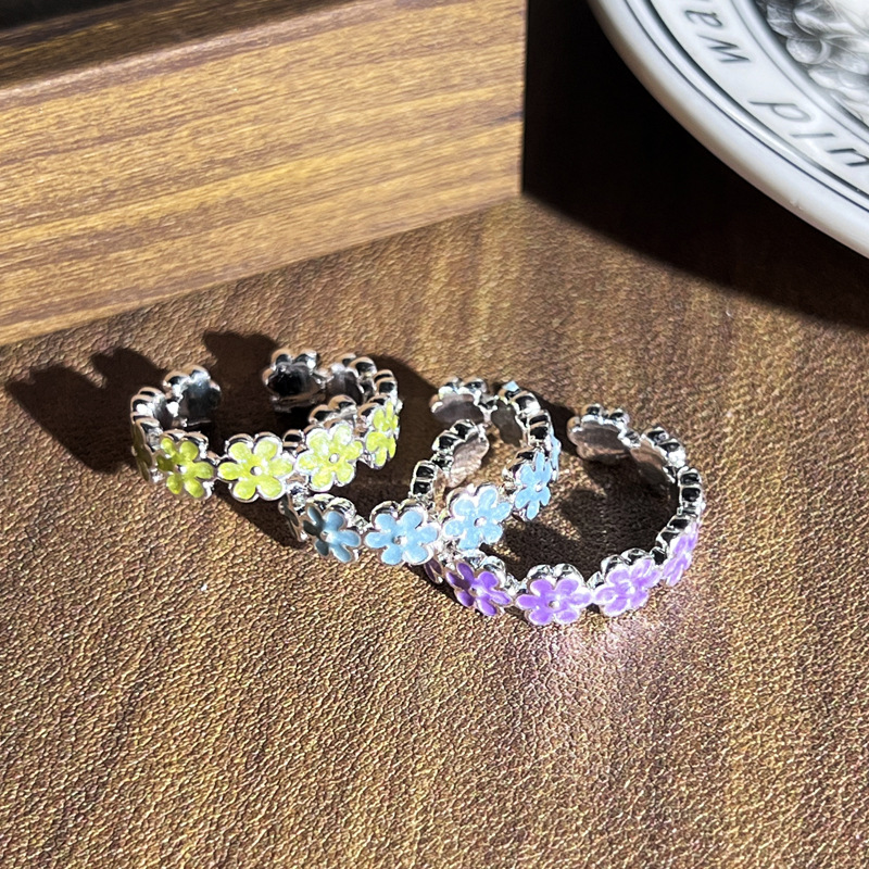Cross-border bestseller Summer dopamine flower ring, a niche design for women, light luxury, sweet, exquisite, simple and versatile ring Application Scenario