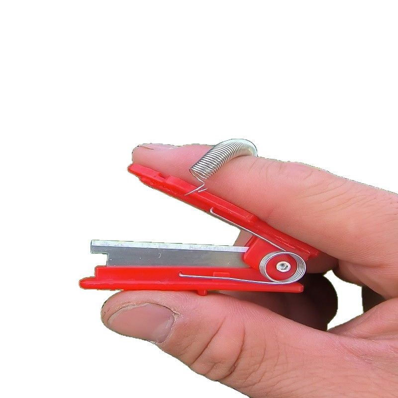 Finger picking, small farm scissors, sharp cucumber tips, thumb knife, small vegetable picking knife, finger small guillotine knife, ring knife Item Picture