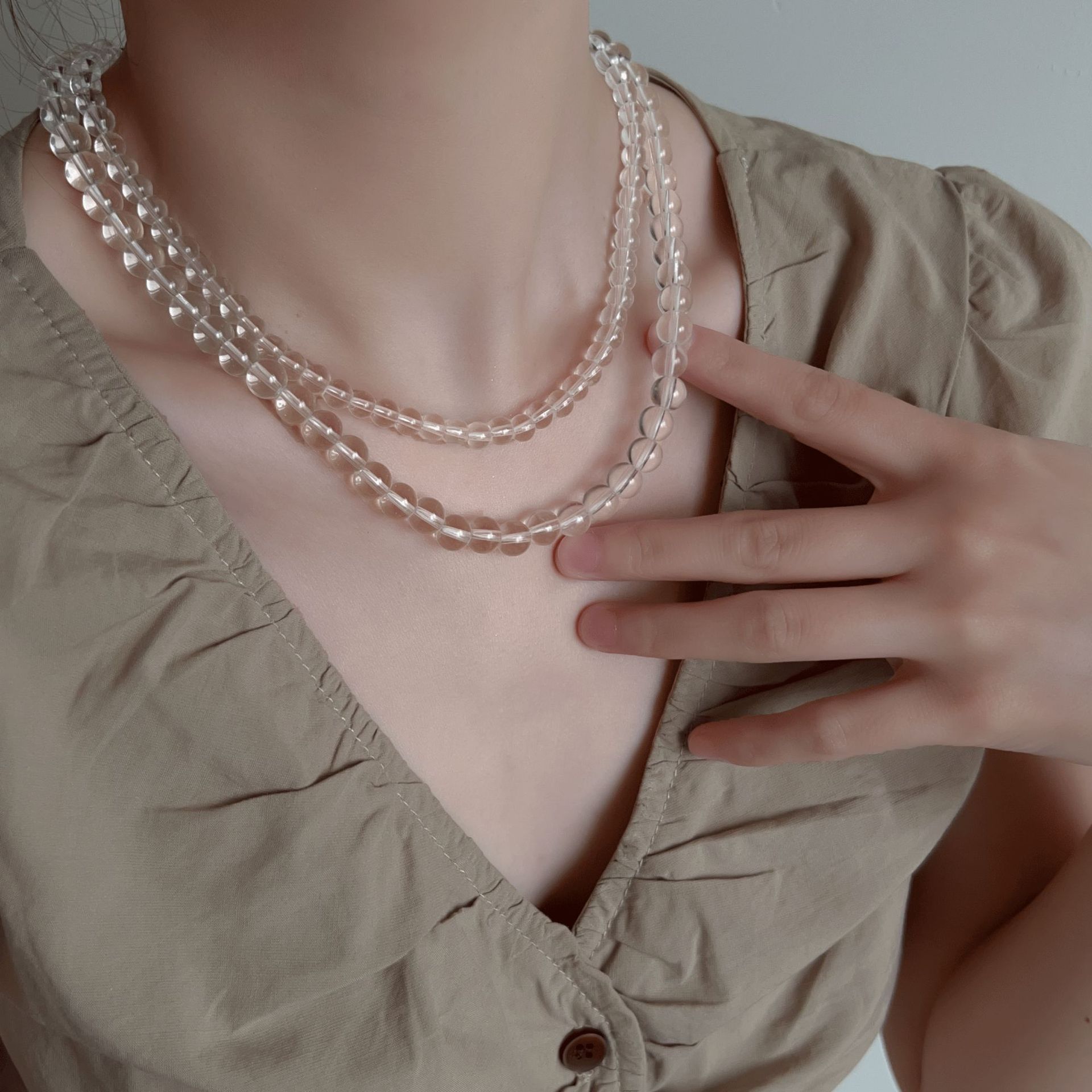 Summer ice-like white crystal glass high-transparency necklace, a niche design for women, versatile and simple round bead collarbone chain necklace for women Application Scenario