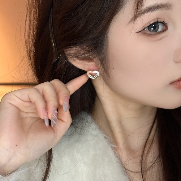 925 Light Luxury and elegant Love micro-embedded stud earrings, a niche design for women, super sparkling heart-shaped earrings, versatile and elegant earrings Specification drawing