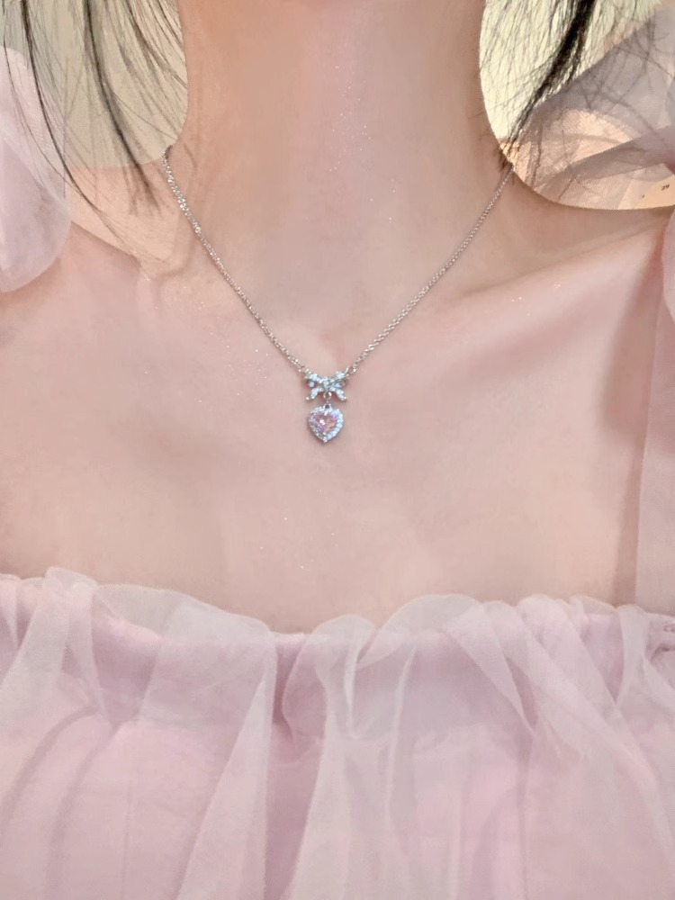 Bow heart-shaped zircon necklace, a light luxury and niche necklace for women with a design sense. 2023 new style collarbone chain details Picture