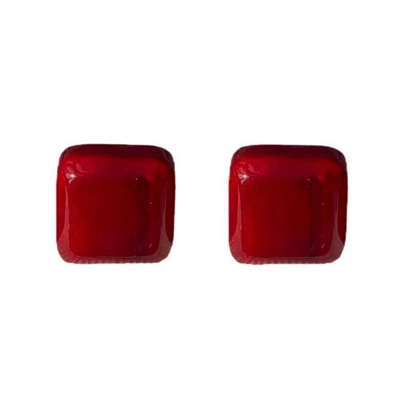 Looking fairer! Ankola red heart-shaped stud earrings, elegant and sophisticated, simple and versatile earrings Item Picture