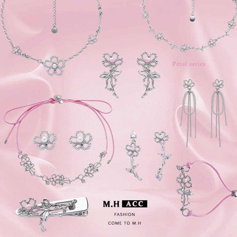 Summer new hollowed-out flower earrings for women, 925 silver needle, light luxury style, niche stud earrings, fashionable and versatile earrings wholesale full figure