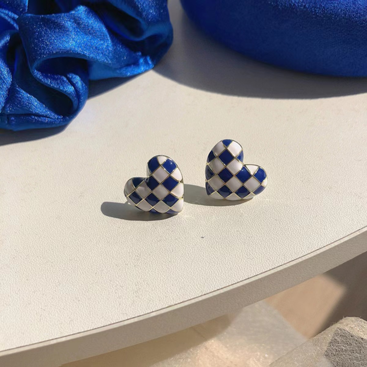 925 Blue and white chessboard heart-shaped Earrings, fashionable and stylish for women, trendy stud earrings, design sense, versatile earrings Application Scenario