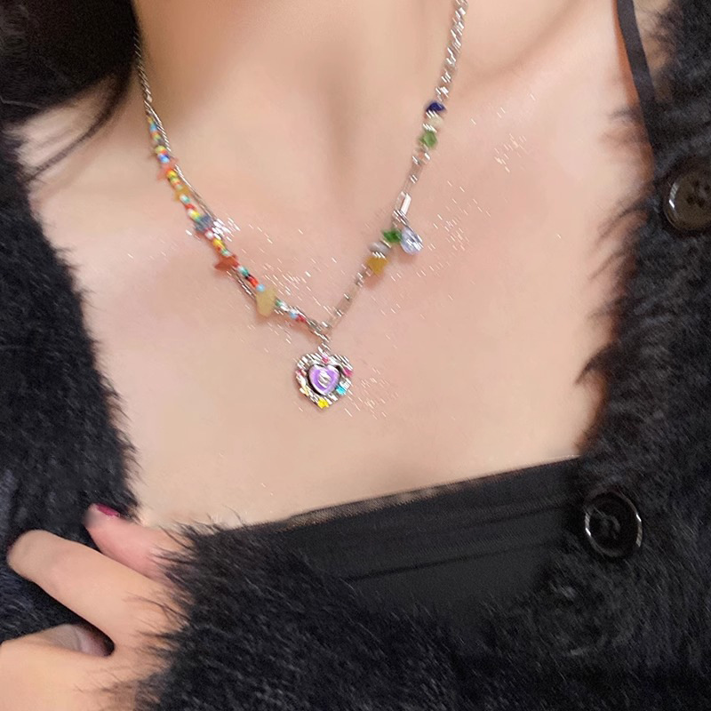 Seven-color stone heart-shaped glazed necklace for women's summer 2023, a new niche accessory, a sweet and cool hot girl collarbone chain Application Scenario