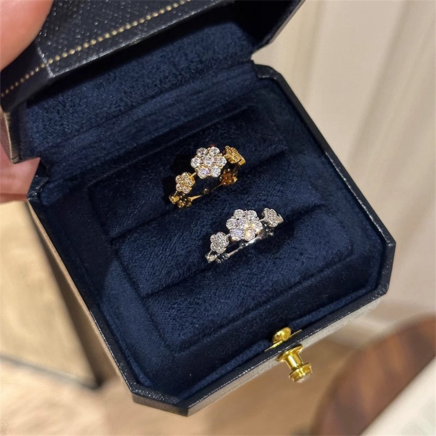 French super sparkling six-petal flower ring with full diamonds, 925 silver, exquisite, light luxury and high-end feel, slightly inlaid zircon flower ring Item Picture