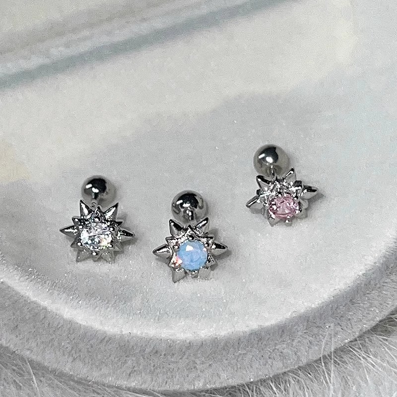 The super sparkling micro-inset zircon star ear stud is small, exquisite, versatile and elegant. It exudes a high-end feel and is the same style as the trendy earrings Application Scenario