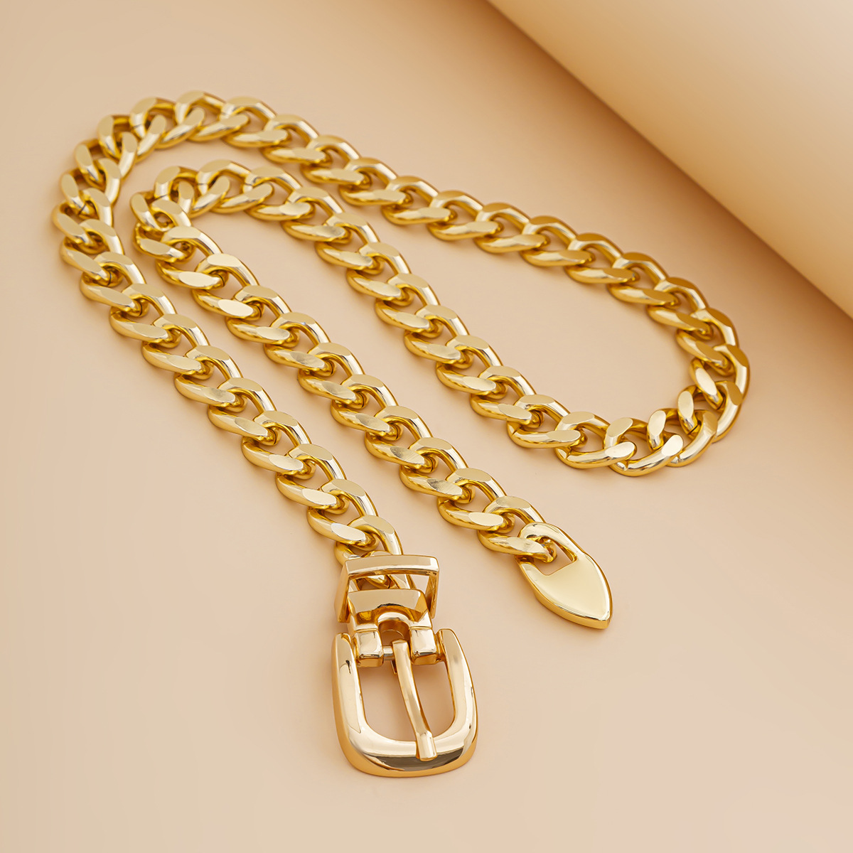 European and American cross-border jewelry, fashionable belt buckle aluminum ground chain necklace, simple geometric alloy collarbone chain Specification drawing