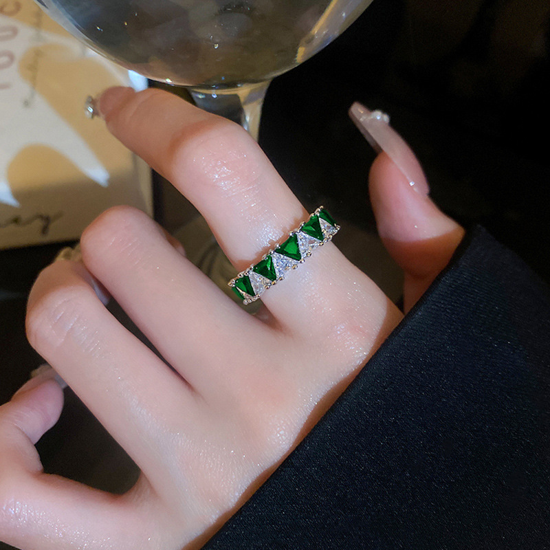 Zircon triangular geometric open ring, a Korean light luxury and niche design index finger ring, a unique and fashionable jewelry for women Specification drawing
