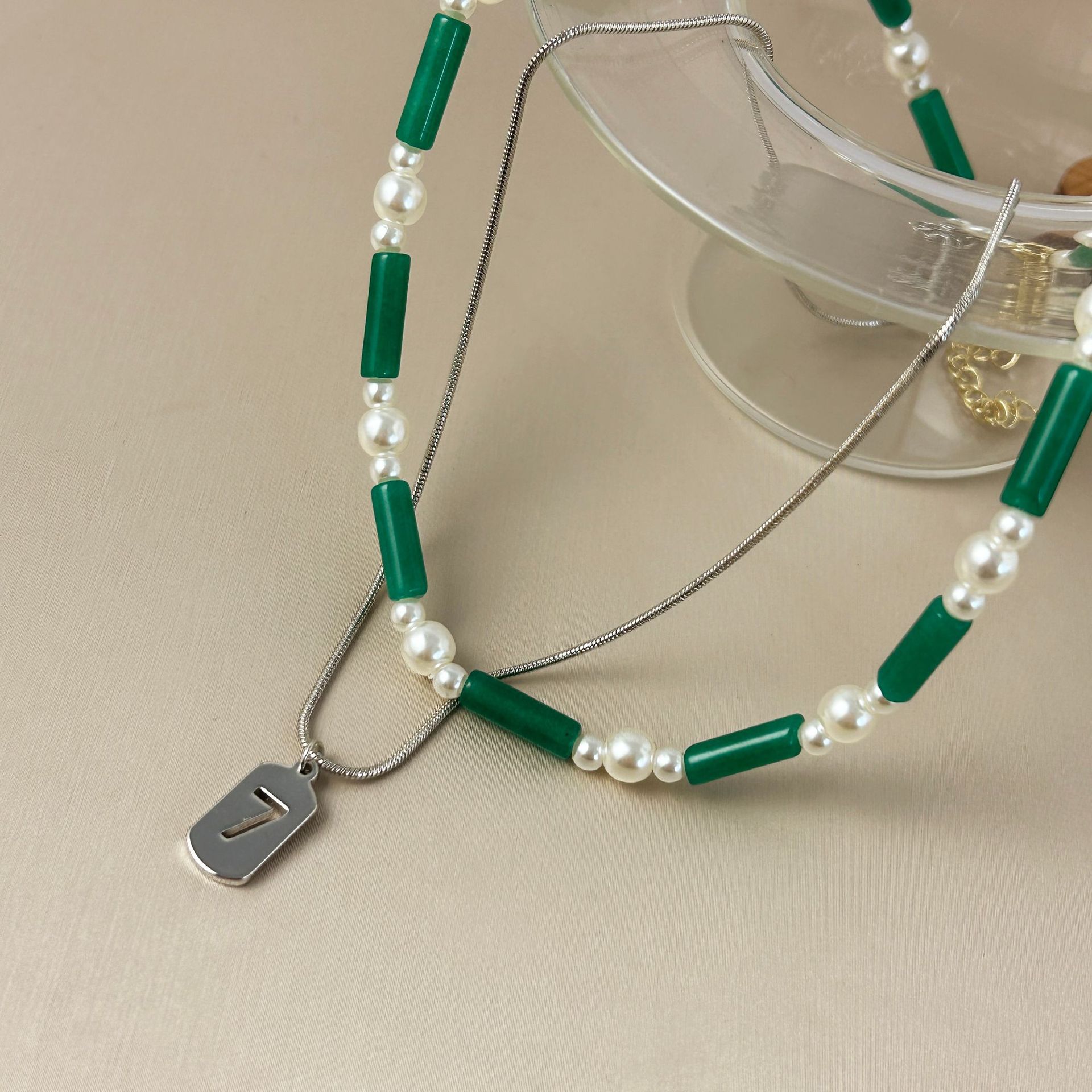 Niche design sense, glass beaded pearl necklace, women's lucky number 7 pendant, collarbone chain, neck chain accessory full figure