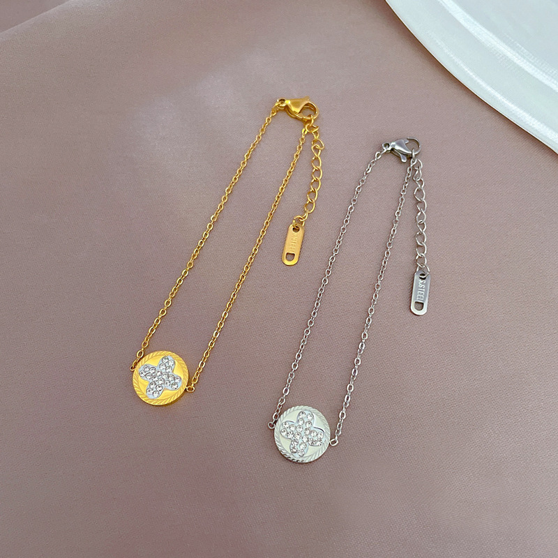 【 All-titanium Steel 】 Dongdaemun Personalized round four-leaf flower Full diamond chain bracelet Female Internet celebrity retro best friend Application Scenario