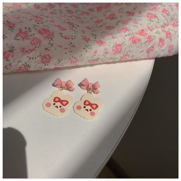 Super sweet ~ Sweet and cute rabbit stud earrings in the Japanese and Korean style, versatile and feminine, with a unique design and simple style Application Scenario