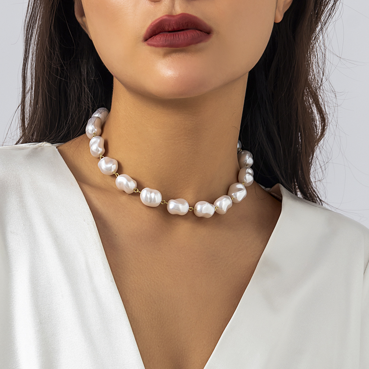 European and American cross-border jewelry, retro imitation pearl layering woven Baroque necklace, niche round bead chain, versatile necklace details Picture