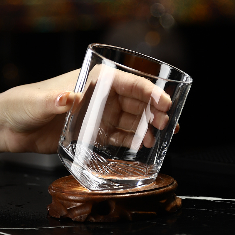 New, unique and creative tilted whisky glass, foreign wine glass, cocktail glass, wine bar sweet wine tilted untoppleable glass Application Scenario