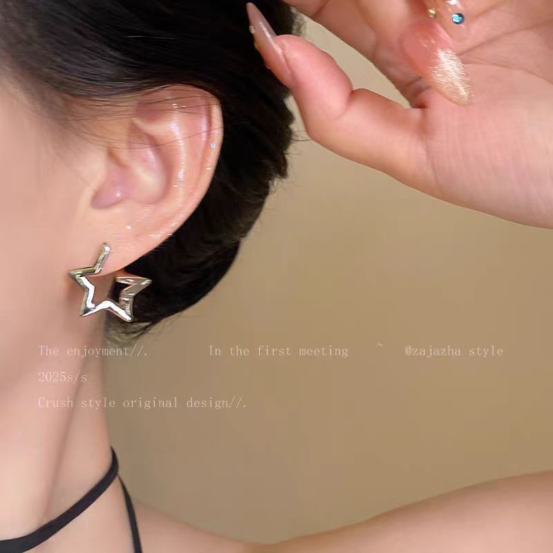 Silver hollowed-out five-pointed star earrings for women, 2025 new niche design, simple earrings, fashionable and elegant, versatile earrings Specification drawing