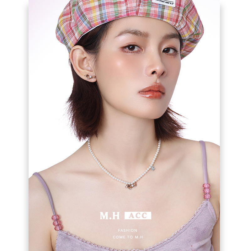 Sausage puppy pendant pearl necklace for women, light luxury, sweet and cool, niche design, high-end collarbone chain, seaside accessory details Picture