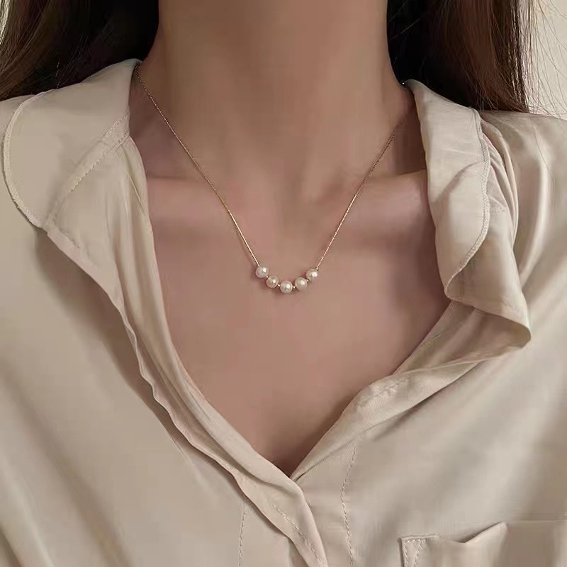 Pearl pendant necklace, French retro style for girls, simple collarbone chain, fresh and elegant, versatile necklace full figure