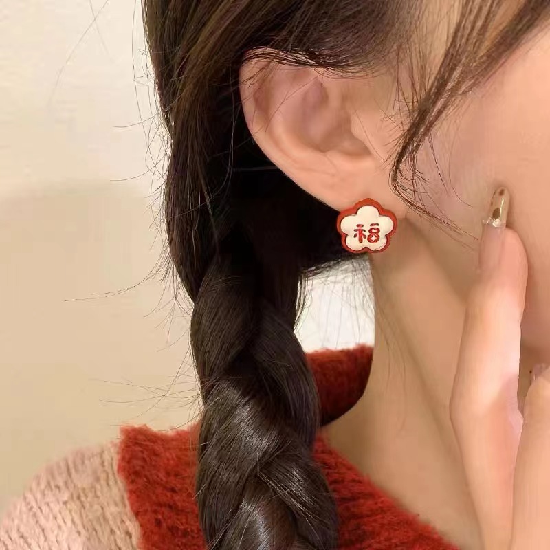 Chinese-style Ankela red earrings ~ Retro and festive, versatile stud earrings with an ins niche design sense Specification drawing