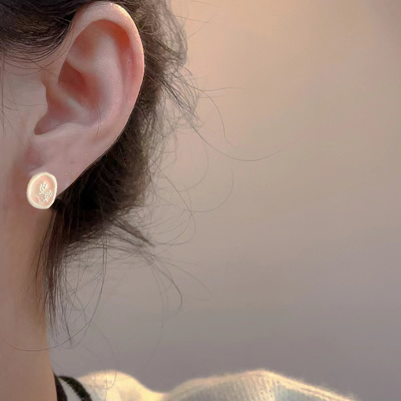 Spring flower stud earrings are a sweet and versatile Korean-style, unique and elegant design. They are gentle and ins-style earrings for sweet girls details Picture