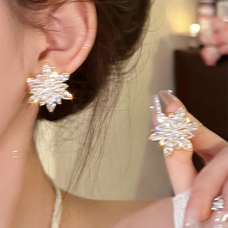 S925 Silver Needle Korean new Super shiny and exquisite full-diamond snowflake earrings, a cold and aloof style with exaggerated geometric stud earrings details Picture
