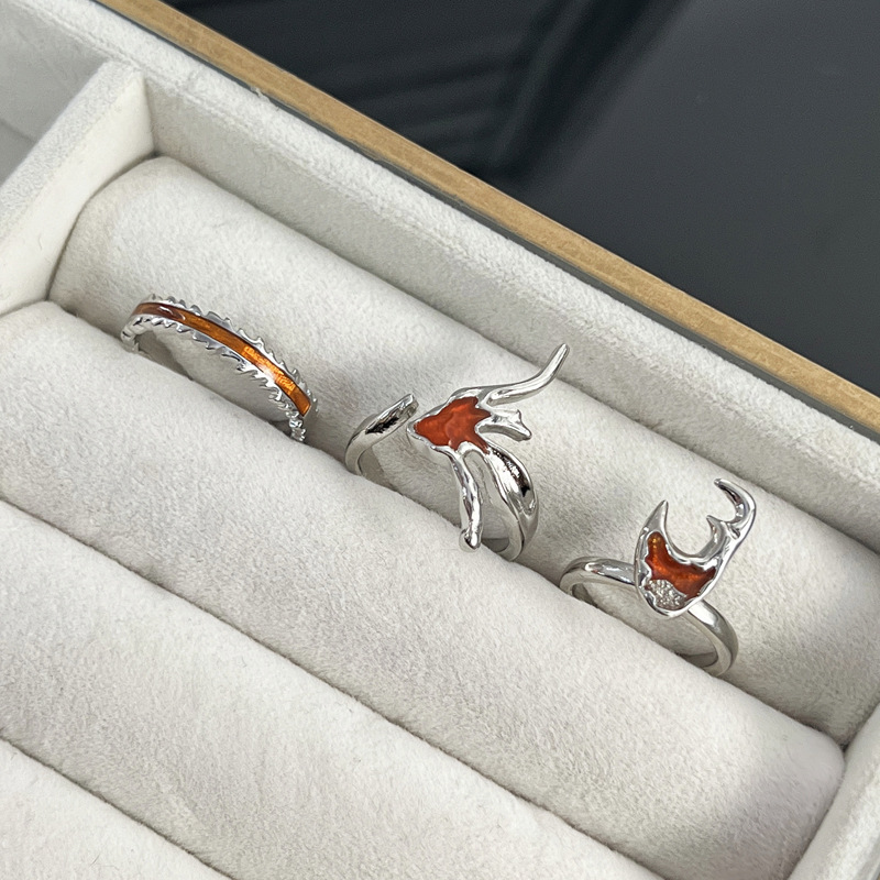 This unique, irregular texture, fashionable, drip-glazed open ring is a niche design for women. It's sweet, cool, versatile and simple Specification drawing