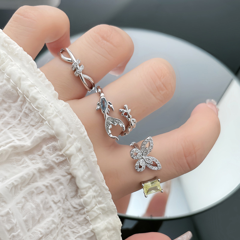 The new butterfly Little goldfish fashion and light luxury open ring exudes a feminine and high-end charm. It features a unique and cold style with exquisite craftsmanship full figure