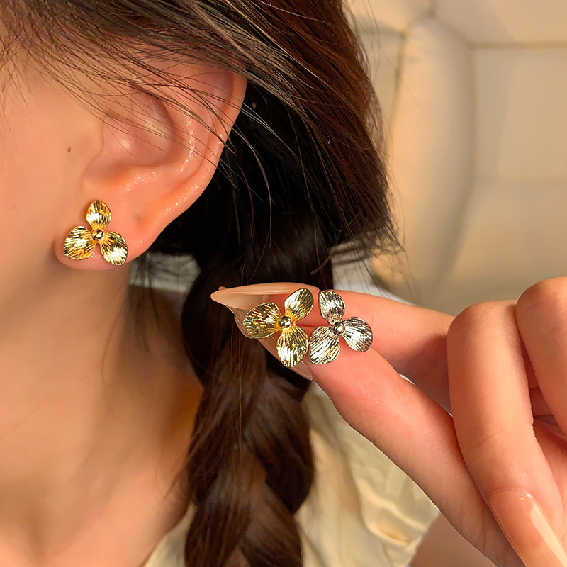 Korean-style simple and small flower stud earrings for women, high-end metal style earrings, unique and versatile earrings wholesale details Picture