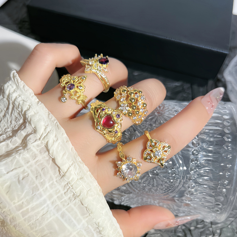 2025 New retro crown iris purple diamond ring for women, a light luxury and high-end, heart-shaped fashionable and niche index finger ring full figure