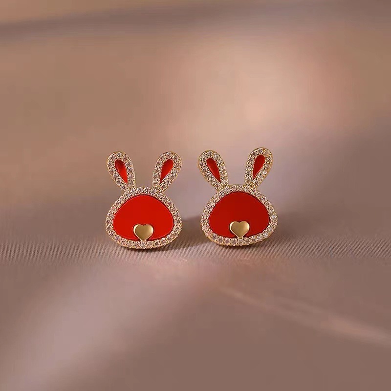 Autumn and winter red rabbit stud earrings for women, a niche design with a high-end feel, zodiac earrings, and a gift of Instagrams' popular earrings Application Scenario