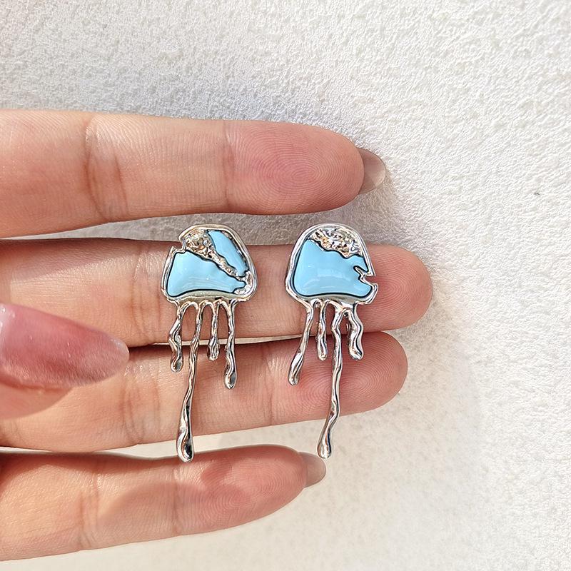 The new s925 asymmetrical jellyfish stud earrings from Japan and South Korea are a versatile and niche design with a cool style Specification drawing