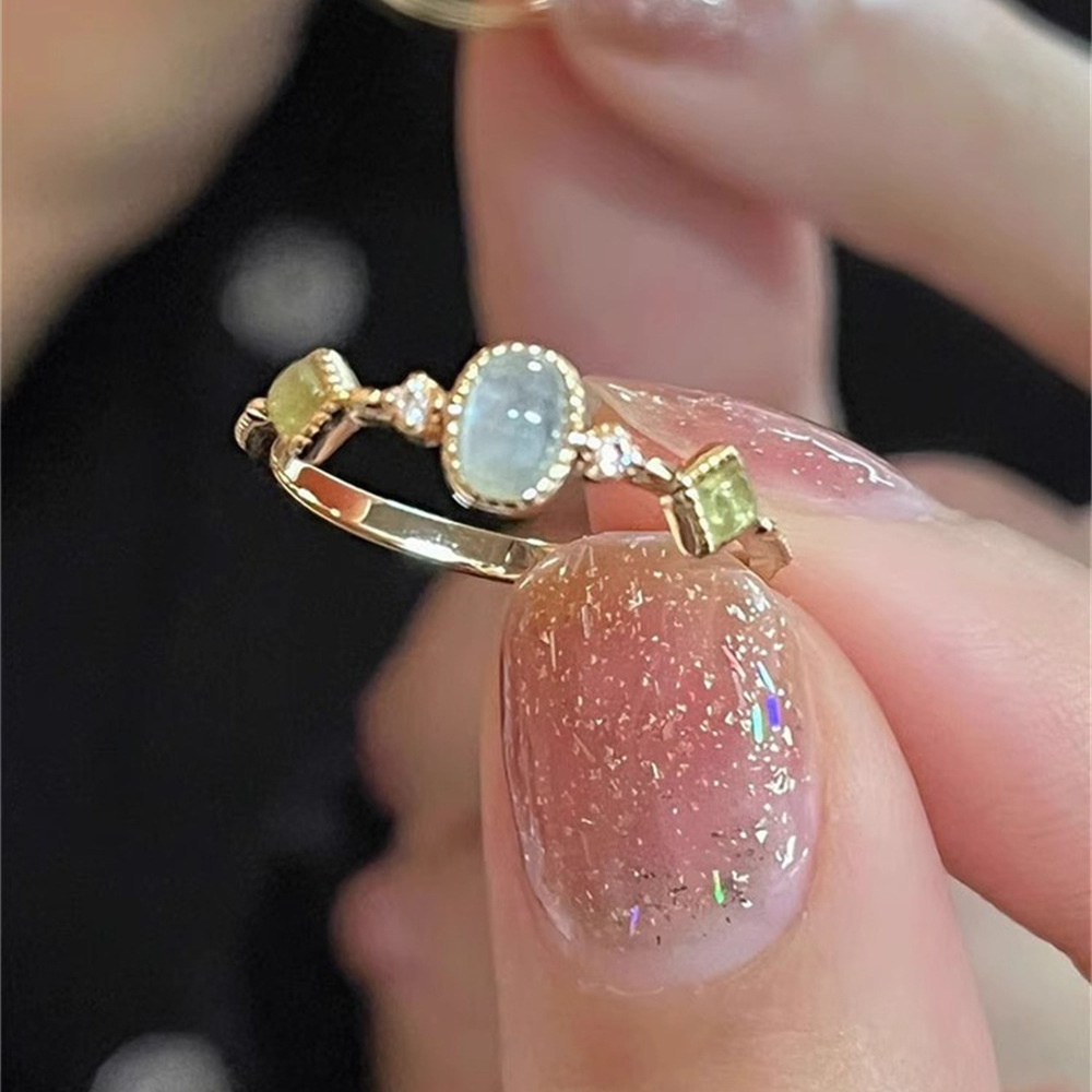 A new, niche design of artistic and retro aquamarine ring for women, fashionable and individual, light luxury, versatile and high-end ring full figure